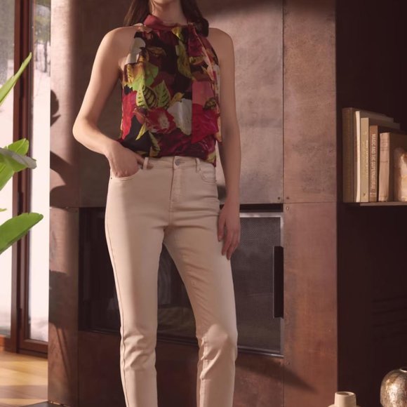 MELANIE LYNE: Sleeveless Tie Neck Blouse - floral - Picture 2 of 6